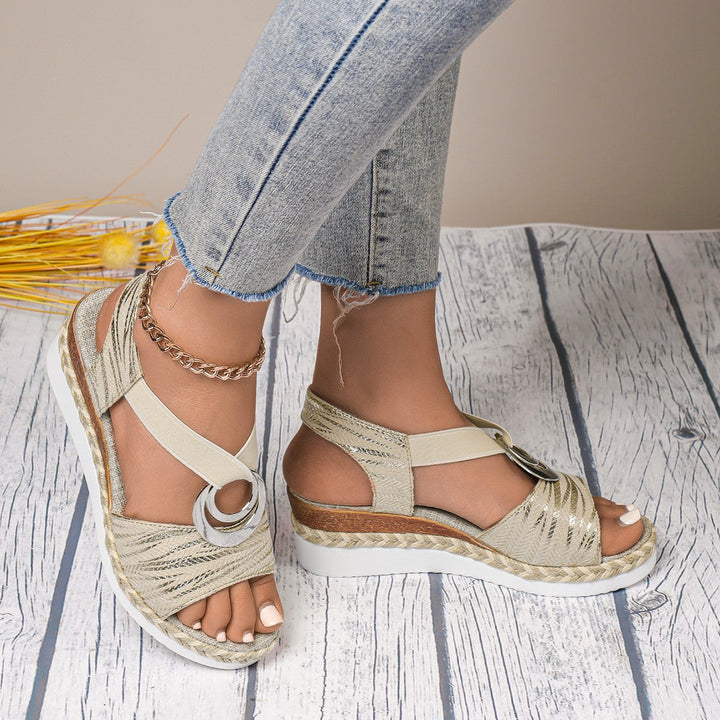 Sandalias cuña metalizadas | comodidad chic para diario