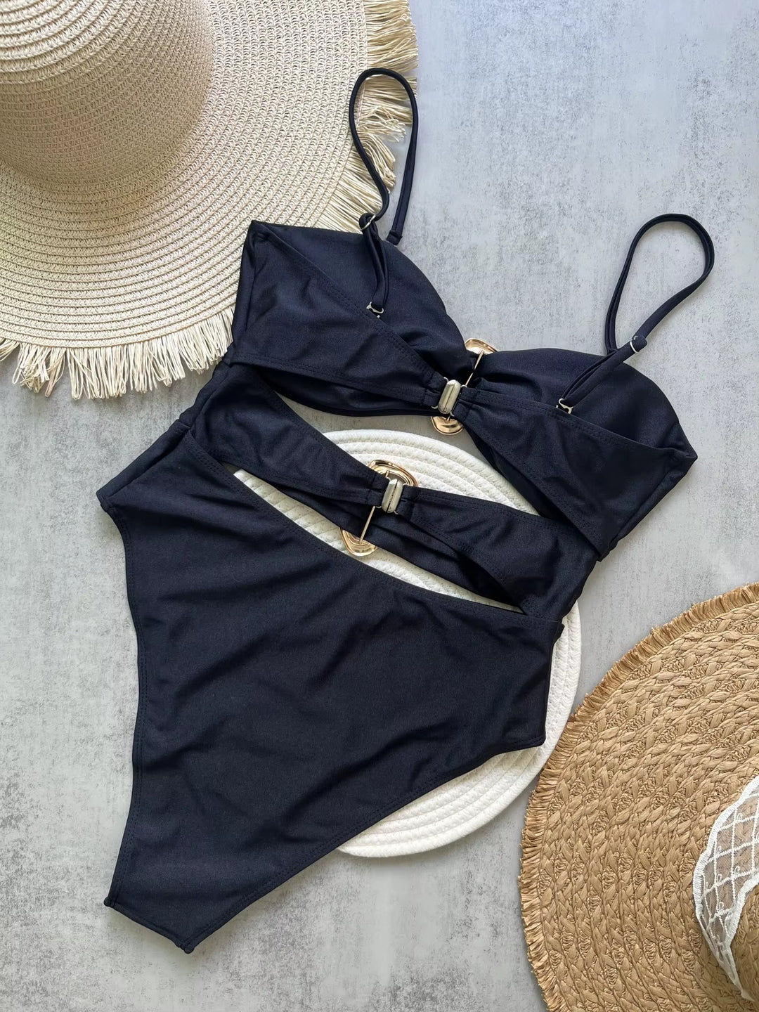 Bikini Asimétrico | brillo minimalista con aire premium